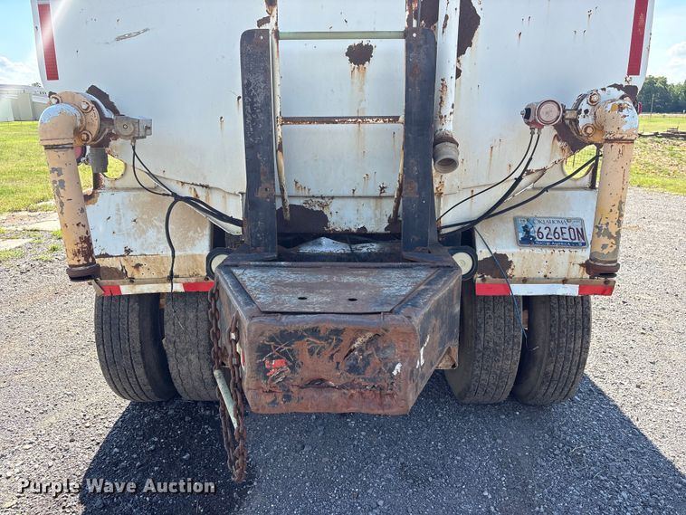 image for item DJ7934 1995 Ford L8000 water truck