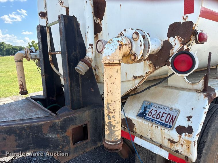 image for item DJ7934 1995 Ford L8000 water truck