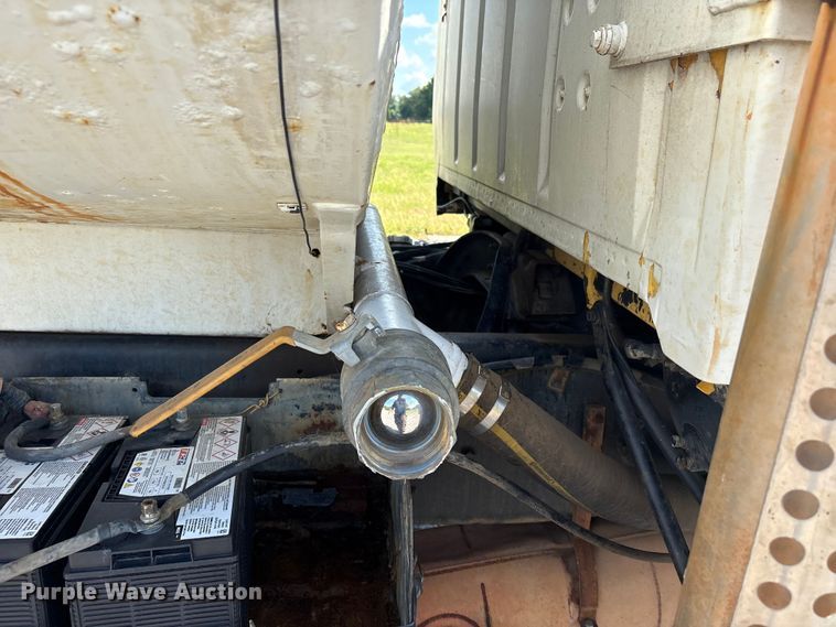image for item DJ7934 1995 Ford L8000 water truck