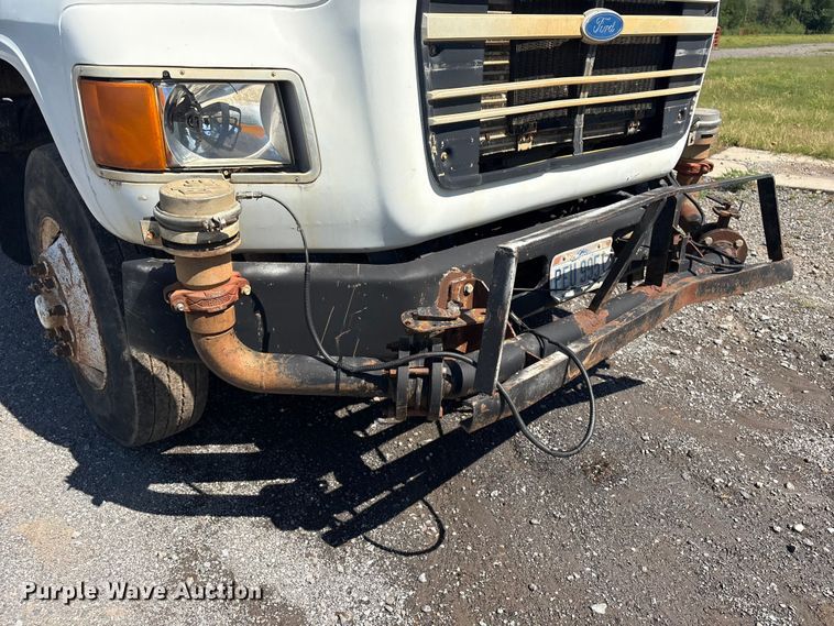 image for item DJ7934 1995 Ford L8000 water truck