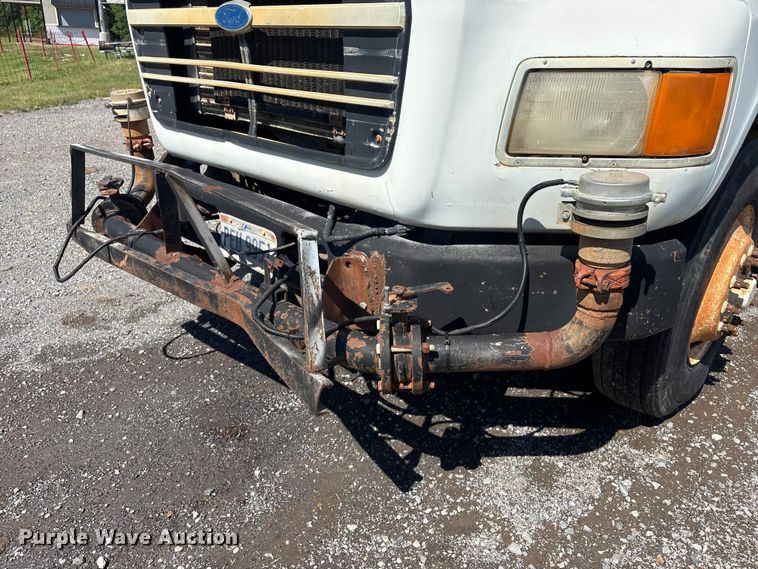 image for item DJ7934 1995 Ford L8000 water truck