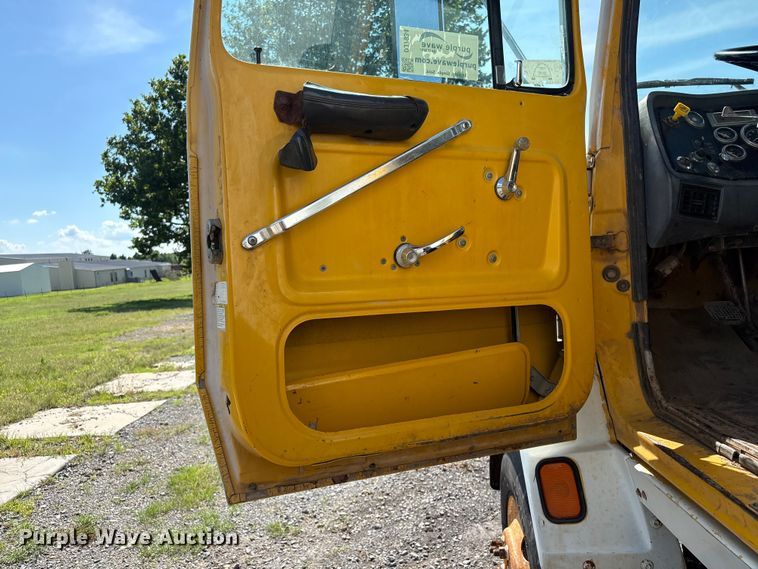 image for item DJ7934 1995 Ford L8000 water truck