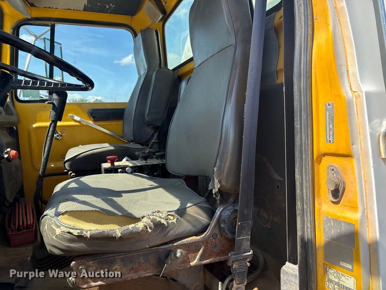 image for item DJ7934 1995 Ford L8000 water truck