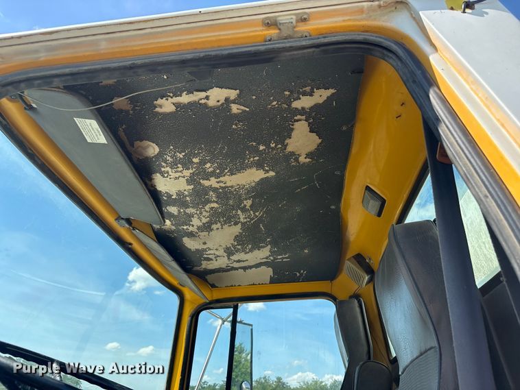 image for item DJ7934 1995 Ford L8000 water truck