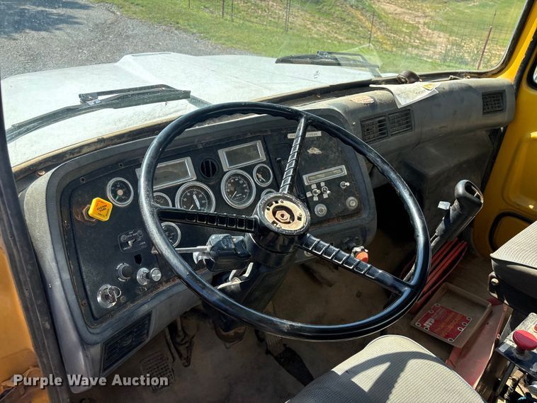 image for item DJ7934 1995 Ford L8000 water truck