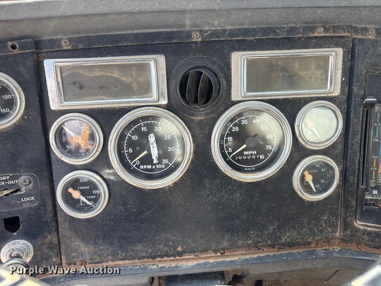 image for item DJ7934 1995 Ford L8000 water truck