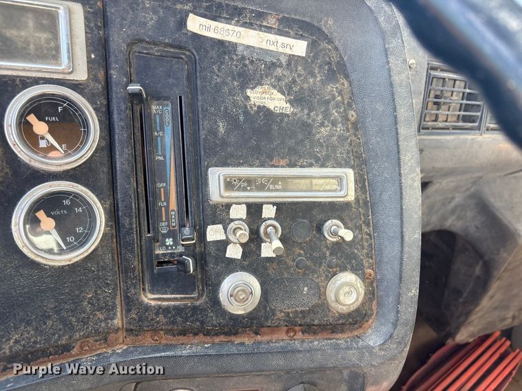 image for item DJ7934 1995 Ford L8000 water truck