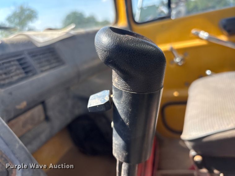 image for item DJ7934 1995 Ford L8000 water truck