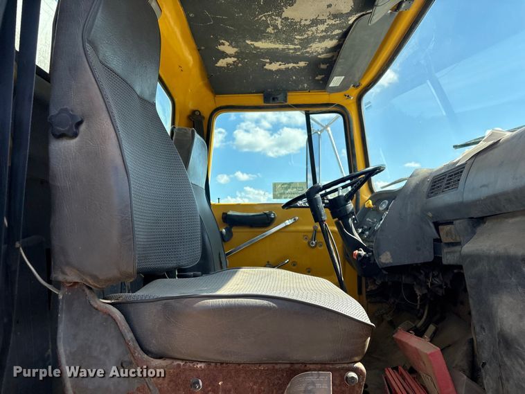 image for item DJ7934 1995 Ford L8000 water truck