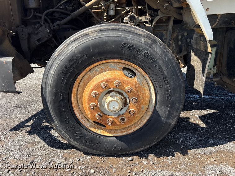 image for item DJ7934 1995 Ford L8000 water truck
