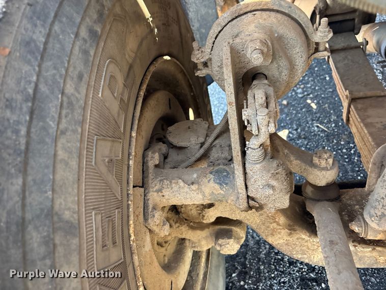 image for item DJ7934 1995 Ford L8000 water truck