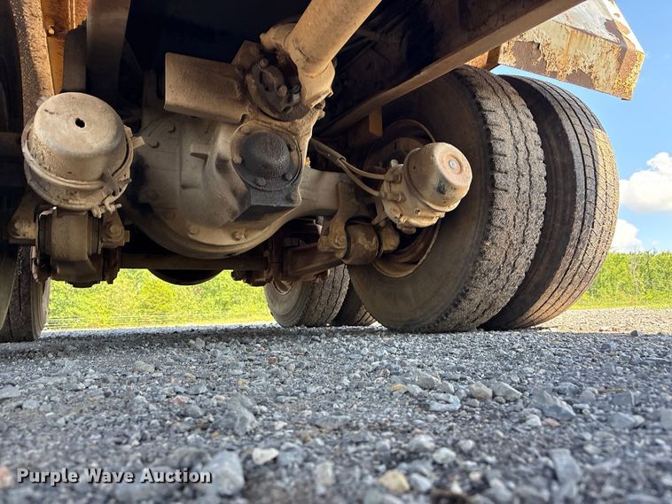 image for item DJ7934 1995 Ford L8000 water truck