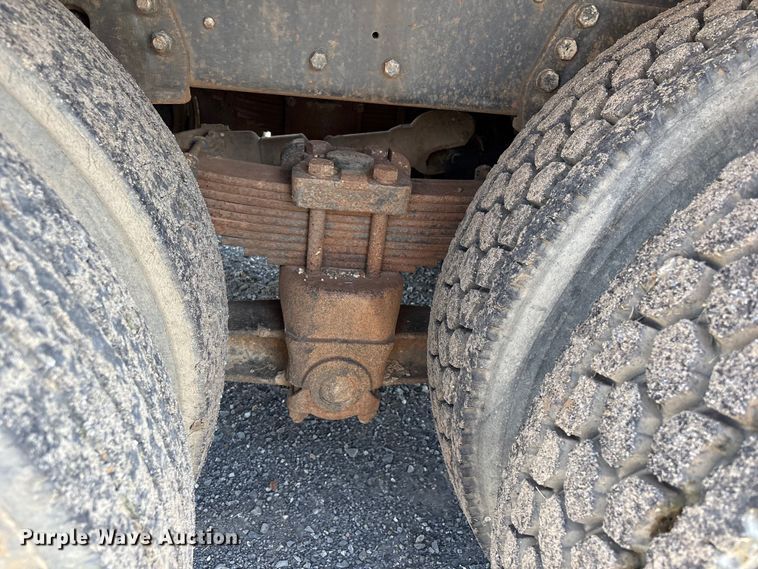image for item DJ7934 1995 Ford L8000 water truck