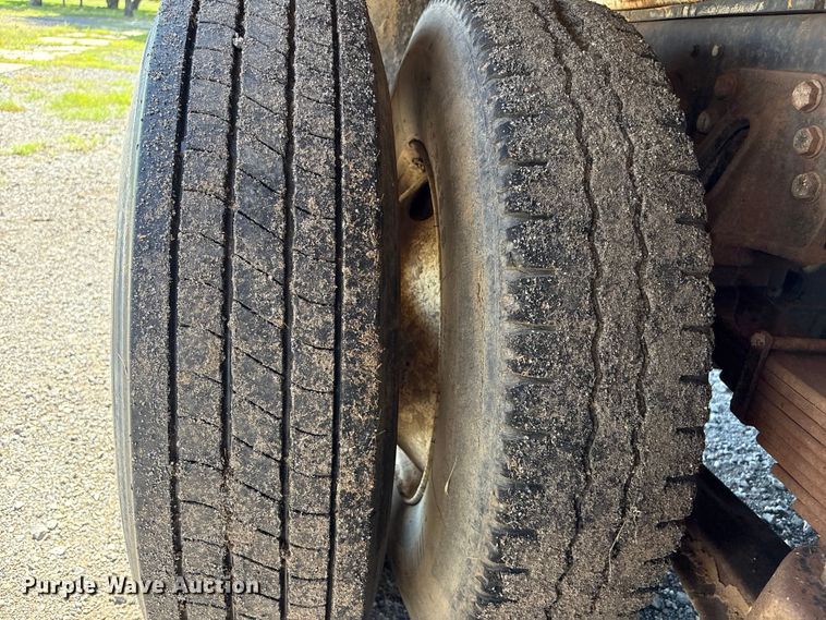 image for item DJ7934 1995 Ford L8000 water truck