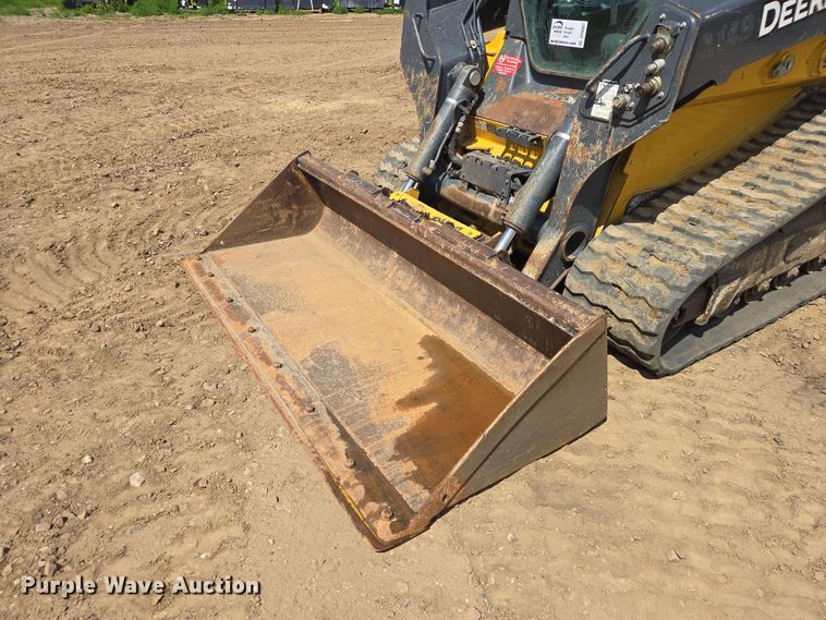 image for item DP8987 2022 John Deere 333G tracked skid steer loader