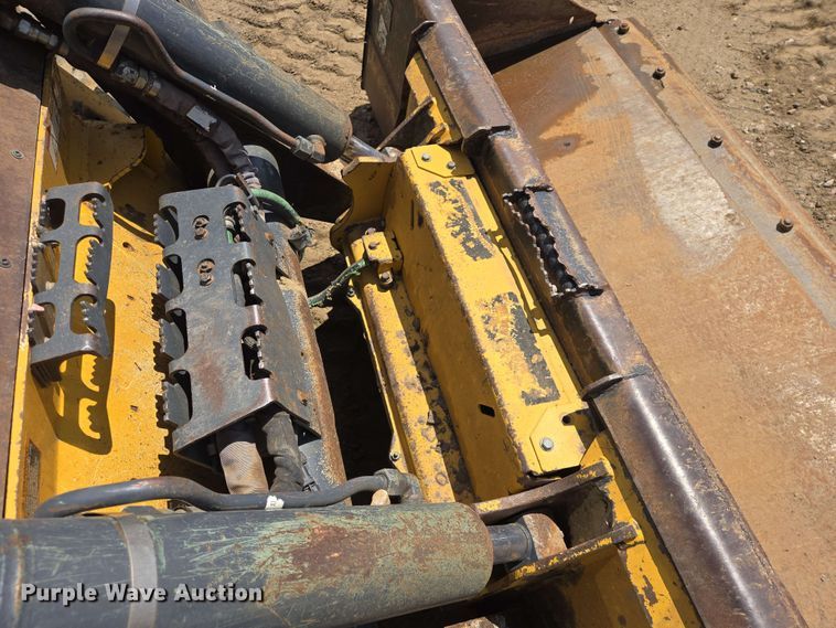 image for item DP8987 2022 John Deere 333G tracked skid steer loader