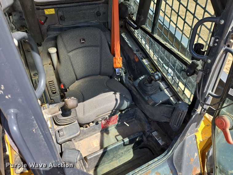 image for item DP8987 2022 John Deere 333G tracked skid steer loader