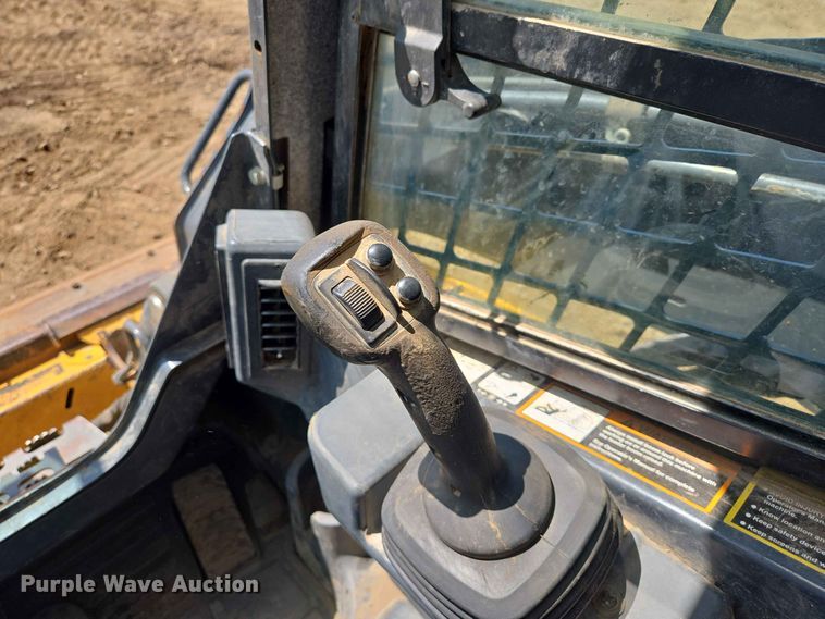 image for item DP8987 2022 John Deere 333G tracked skid steer loader