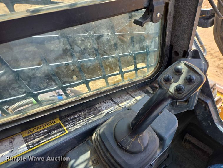 image for item DP8987 2022 John Deere 333G tracked skid steer loader