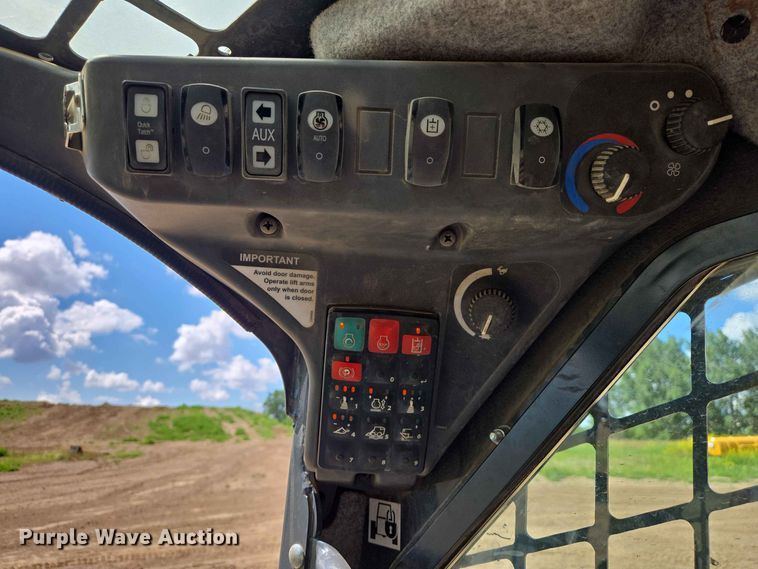 image for item DP8987 2022 John Deere 333G tracked skid steer loader
