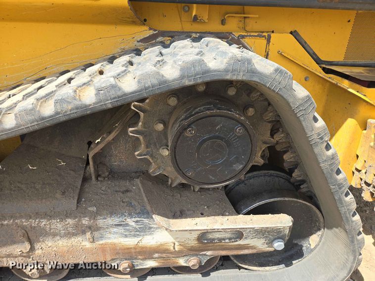 image for item DP8987 2022 John Deere 333G tracked skid steer loader