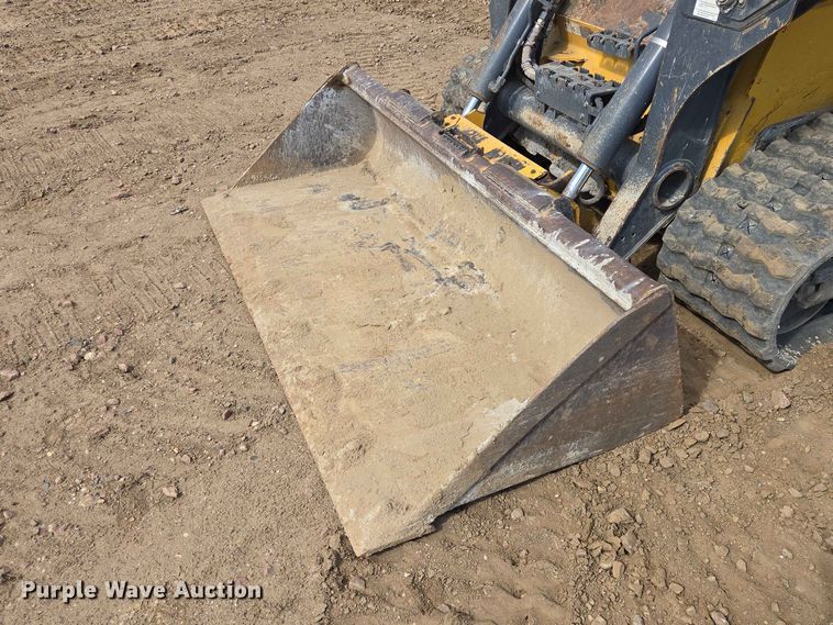 image for item DP8988 2022 John Deere 333G tracked skid steer loader