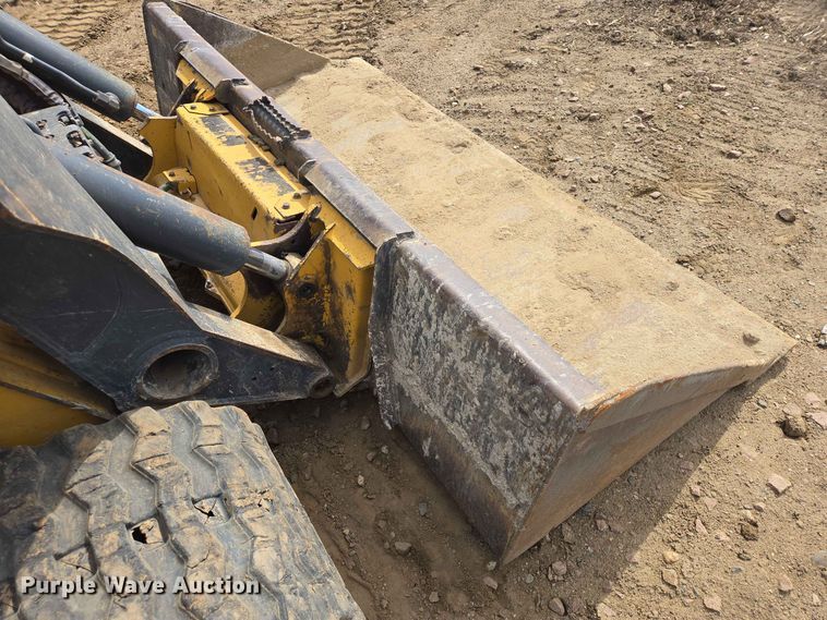 image for item DP8988 2022 John Deere 333G tracked skid steer loader