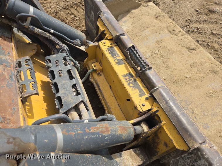 image for item DP8988 2022 John Deere 333G tracked skid steer loader