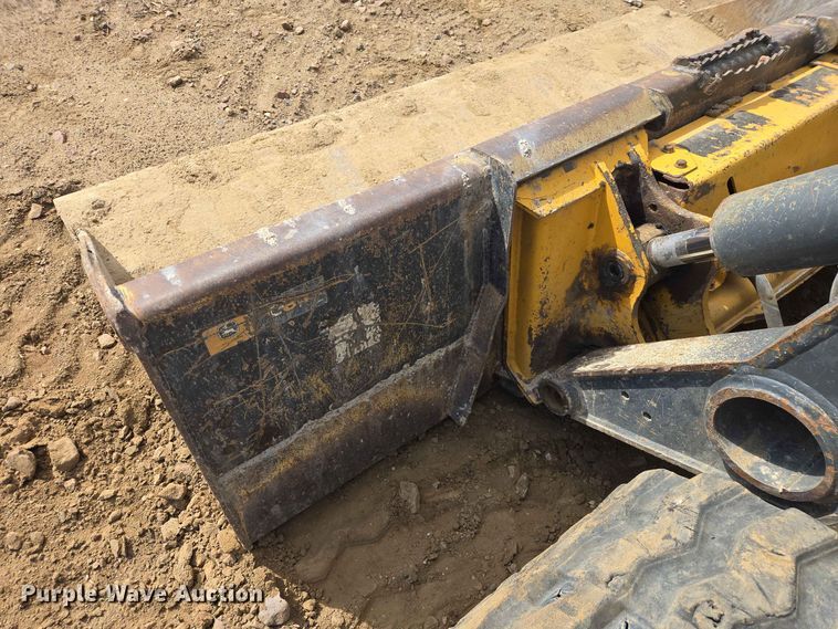 image for item DP8988 2022 John Deere 333G tracked skid steer loader