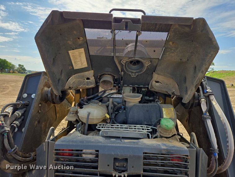 image for item DP8988 2022 John Deere 333G tracked skid steer loader