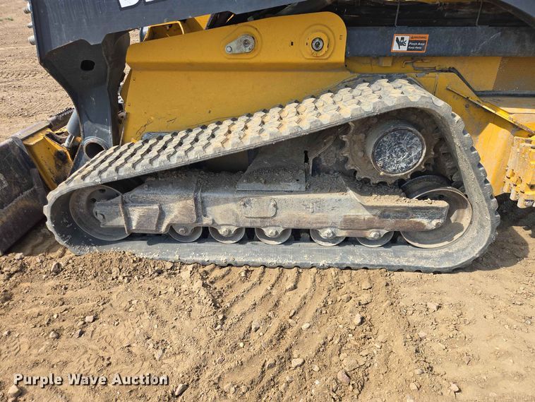 image for item DP8988 2022 John Deere 333G tracked skid steer loader