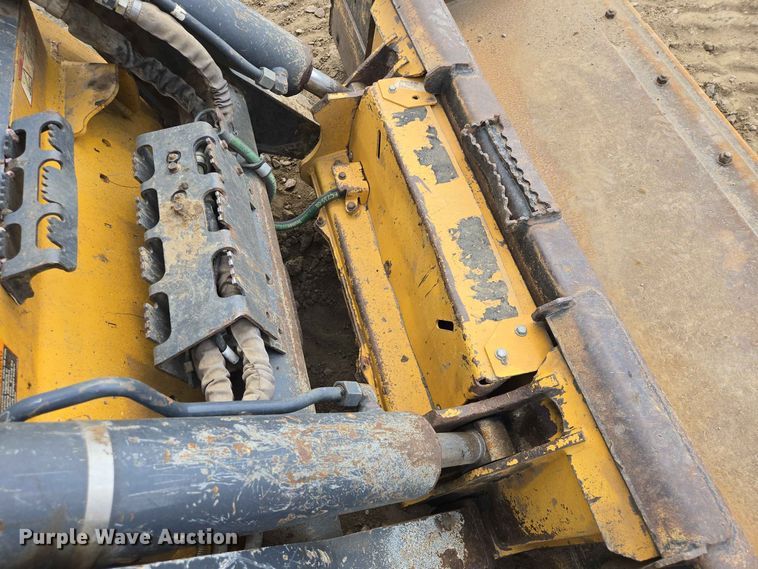 image for item DP8989 2022 John Deere 333G tracked skid steer loader