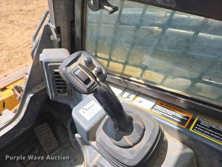image for item DP8989 2022 John Deere 333G tracked skid steer loader