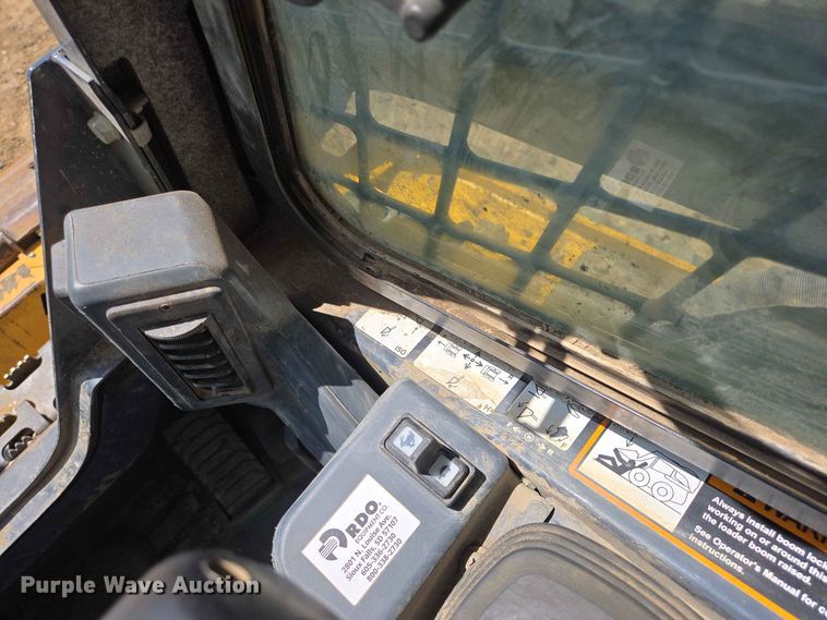 image for item DP8989 2022 John Deere 333G tracked skid steer loader