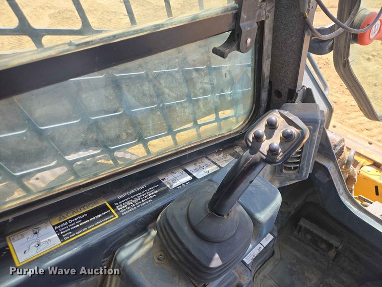 image for item DP8989 2022 John Deere 333G tracked skid steer loader