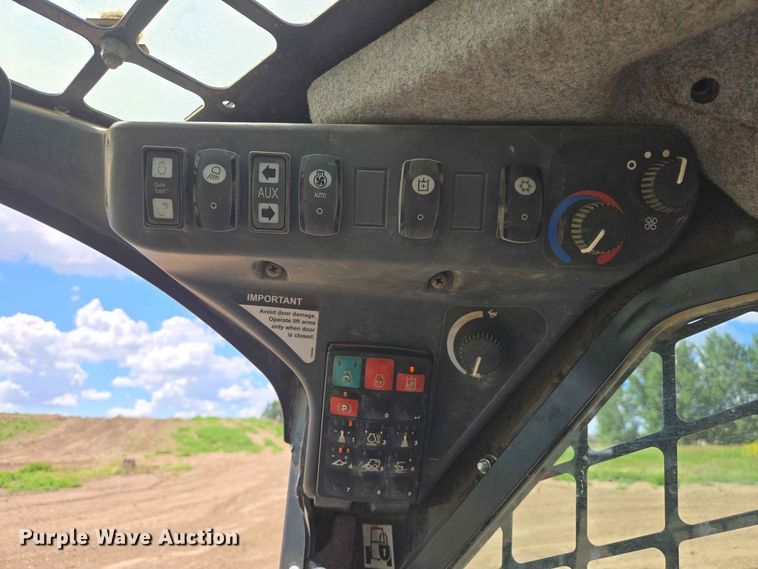 image for item DP8989 2022 John Deere 333G tracked skid steer loader