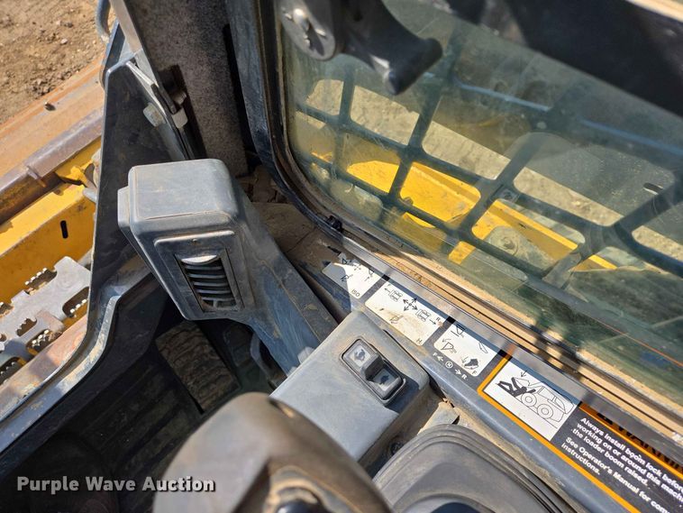 image for item DP8990 2022 John Deere 333G tracked skid steer loader