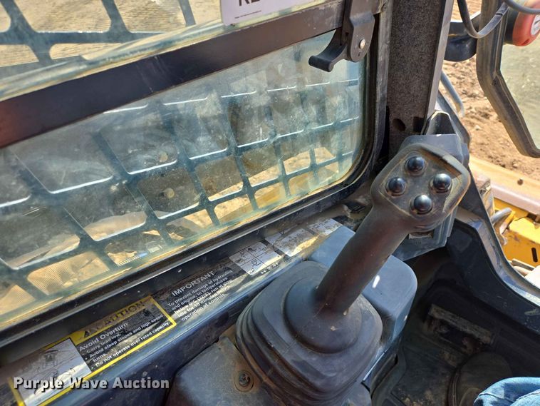 image for item DP8990 2022 John Deere 333G tracked skid steer loader
