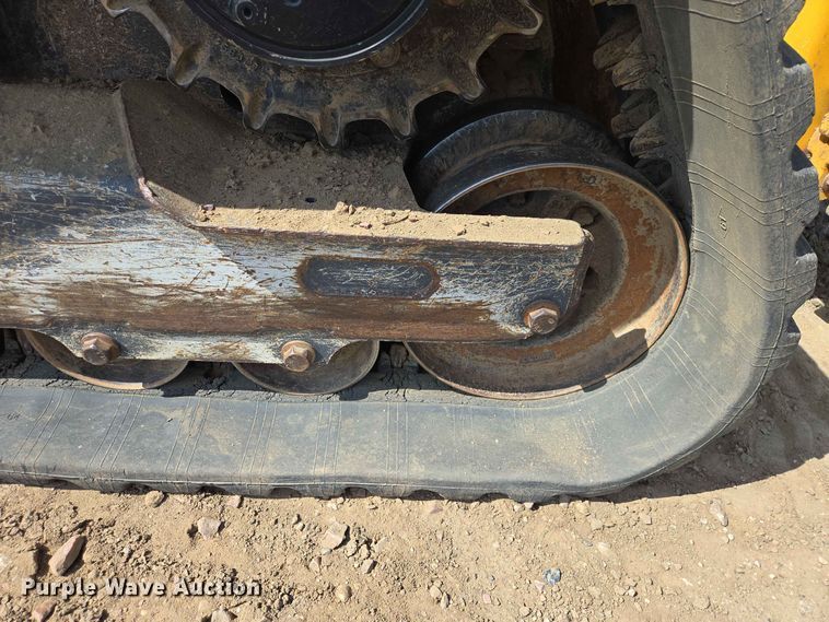 image for item DP8990 2022 John Deere 333G tracked skid steer loader