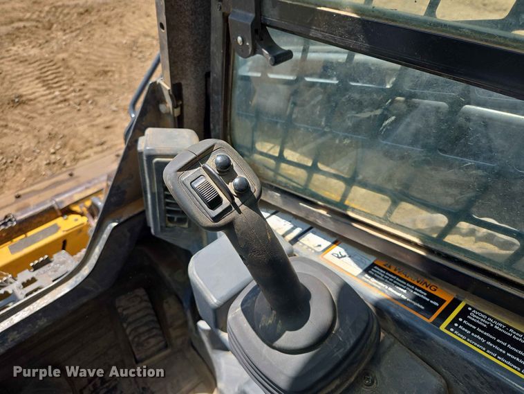 image for item DP8991 2022 John Deere 333G tracked skid steer loader