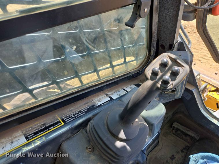 image for item DP8991 2022 John Deere 333G tracked skid steer loader