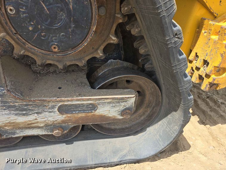image for item DP8991 2022 John Deere 333G tracked skid steer loader