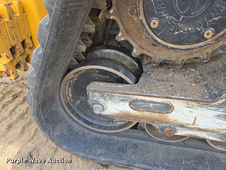 image for item DP8991 2022 John Deere 333G tracked skid steer loader