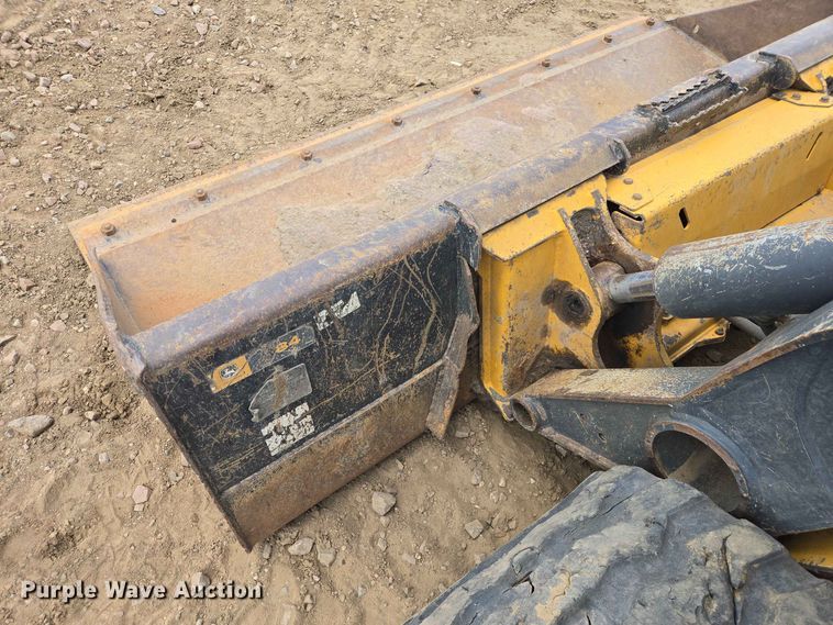 image for item DP8992 2022 John Deere 333G tracked skid steer loader