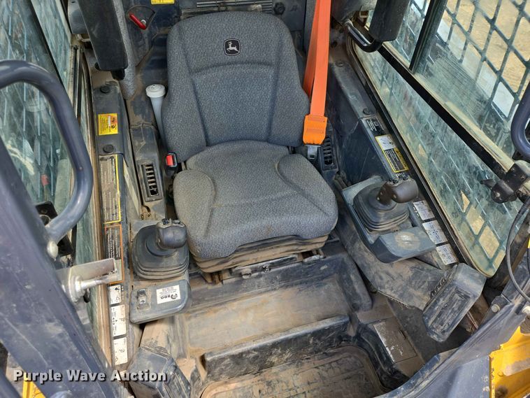 image for item DP8992 2022 John Deere 333G tracked skid steer loader
