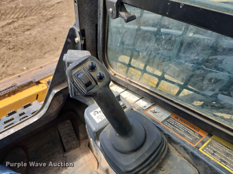 image for item DP8992 2022 John Deere 333G tracked skid steer loader