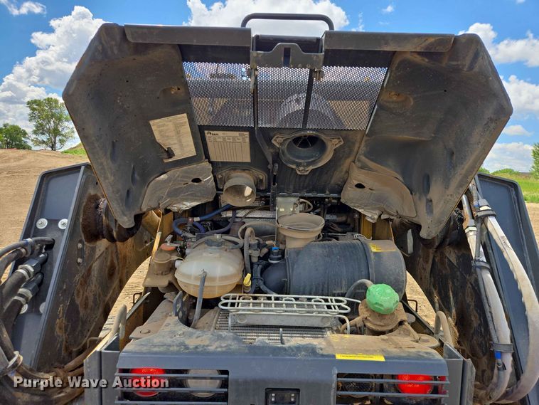 image for item DP8992 2022 John Deere 333G tracked skid steer loader