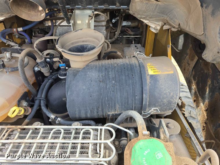 image for item DP8992 2022 John Deere 333G tracked skid steer loader
