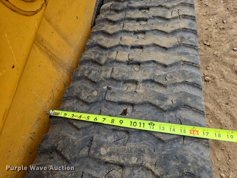 image for item DP8992 2022 John Deere 333G tracked skid steer loader