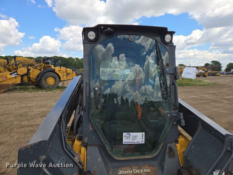 image for item DP8993 2022 John Deere 333G tracked skid steer loader